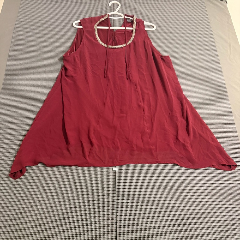 Alfani Woman Burgundy Sleeveless Sharkbite Hem Beaded Neck Blouse Size 3X